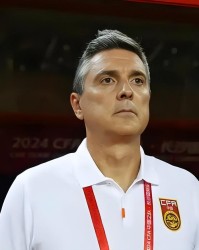 开云官网-安东尼奥结束U23亚洲杯带队任务后，首次亮相新去处，引发热议